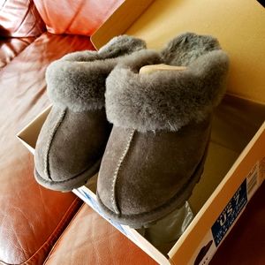 Kirkland slippers size 7 NWB